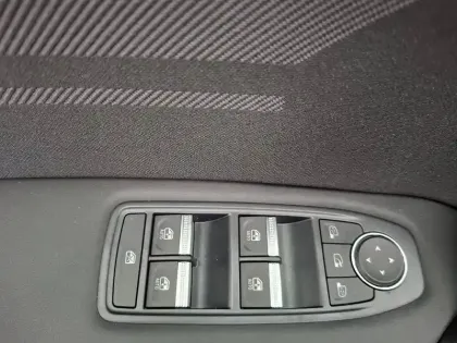 Photo 83 Renault Captur  E-Tech full hybrid 160 ch