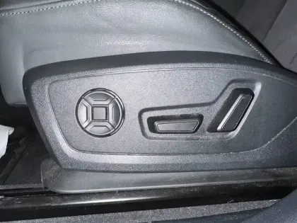 Photo 35 Audi Q3  40 TFSI 190 ch S tronic 7 Quattro