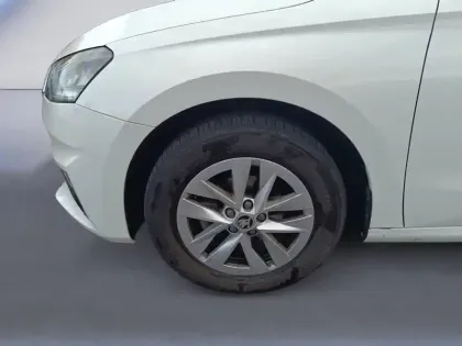 Photo 28 Skoda Fabia  1.0 MPI 80 ch BVM5