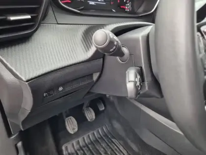 Photo 37 Peugeot 2008  PureTech 100 S&S BVM6