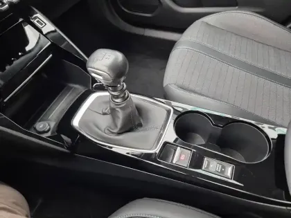 Photo 27 Peugeot 2008  PureTech 100 S&S BVM6