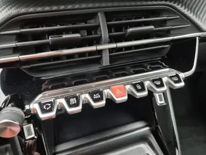 Photo 29 Peugeot 2008  PureTech 100 S&S BVM6