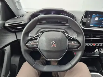 Photo 30 Peugeot 2008  PureTech 100 S&S BVM6