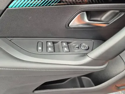 Photo 36 Peugeot 2008  PureTech 100 S&S BVM6