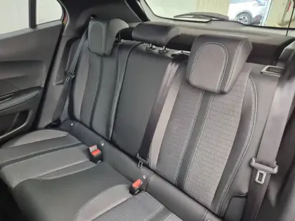 Photo 24 Peugeot 2008  PureTech 100 S&S BVM6