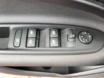 Photo 15 Alfa Romeo Junior  1.2 Ibrida 136 ch eDCT6