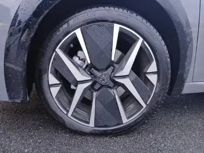 Photo 32 Peugeot 208  Hybrid 110 e-DCS6