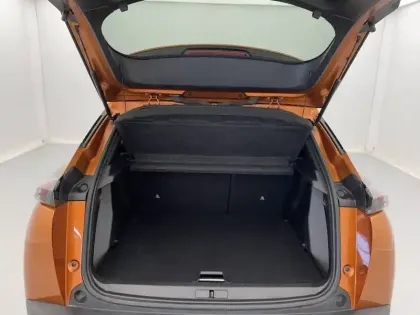 Photo 12 Peugeot 2008  PureTech 130 S&S BVM6