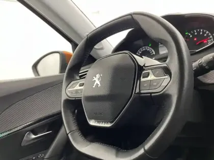 Photo 28 Peugeot 2008  PureTech 130 S&S BVM6