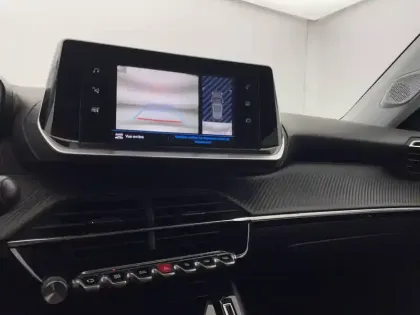 Photo 30 Peugeot 2008  PureTech 130 S&S BVM6