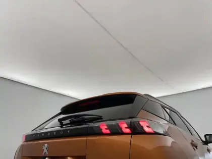 Photo 23 Peugeot 2008  PureTech 130 S&S BVM6