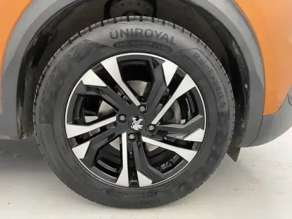 Photo 17 Peugeot 2008  PureTech 130 S&S BVM6