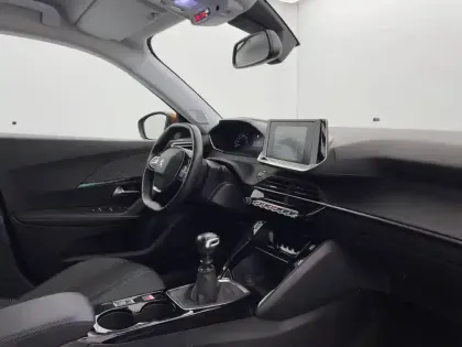 Photo 25 Peugeot 2008  PureTech 130 S&S BVM6