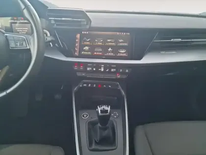 Photo 27 Audi A3  Berline 30 TFSI 110