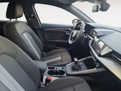 Photo 25 Audi A3  Berline 30 TFSI 110