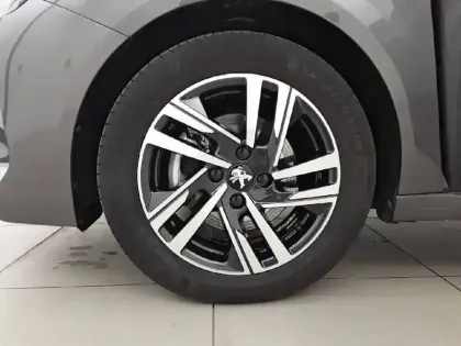 Photo 12 Peugeot 208  PureTech 100 S&S BVM6