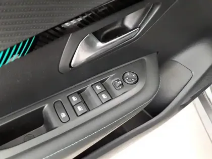 Photo 23 Peugeot 208  PureTech 100 S&S BVM6