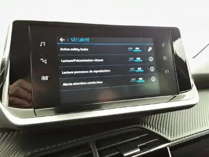 Photo 20 Peugeot 208  PureTech 100 S&S BVM6