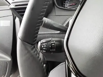 Photo 21 Peugeot 208  PureTech 100 S&S BVM6