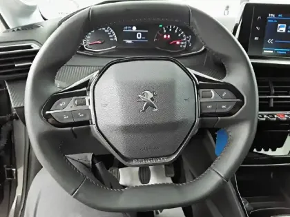 Photo 8 Peugeot 208  PureTech 100 S&S BVM6