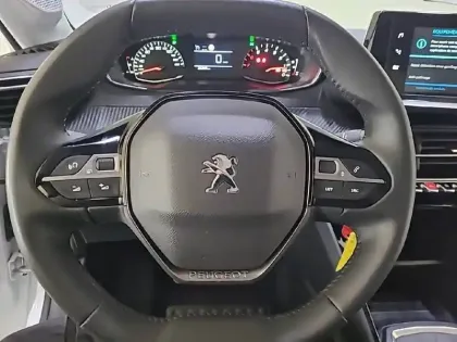 Photo 62 Peugeot 208  PureTech 75 S&S BVM5