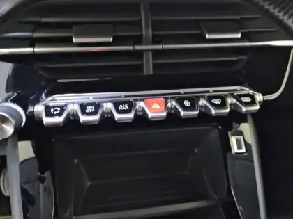 Photo 78 Peugeot 208  PureTech 75 S&S BVM5