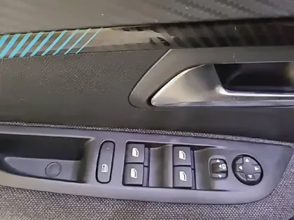 Photo 83 Peugeot 208  PureTech 75 S&S BVM5