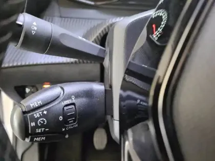 Photo 79 Peugeot 208  PureTech 75 S&S BVM5