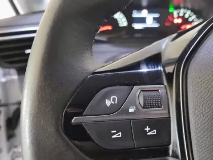 Photo 80 Peugeot 208  PureTech 75 S&S BVM5