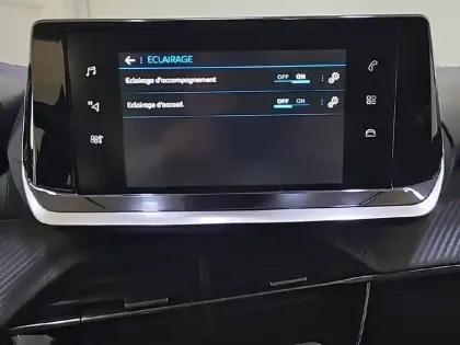 Photo 76 Peugeot 208  PureTech 75 S&S BVM5