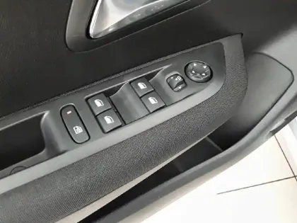 Photo 24 Peugeot 208  PureTech 75 S&S BVM5