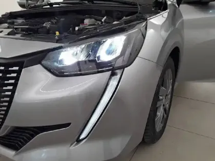 Photo 15 Peugeot 208  PureTech 75 S&S BVM5