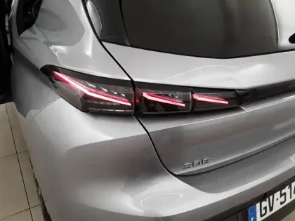 Photo 16 Peugeot 308  PureTech 130ch S&S EAT8