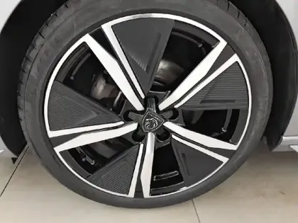 Photo 12 Peugeot 308  PureTech 130ch S&S EAT8