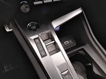 Photo 13 Peugeot 308  PureTech 130ch S&S EAT8