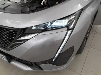 Photo 15 Peugeot 308  PureTech 130ch S&S EAT8