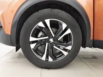 Photo 12 Peugeot 2008  PureTech 130 S&S BVM6