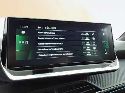 Photo 21 Peugeot 2008  PureTech 130 S&S BVM6