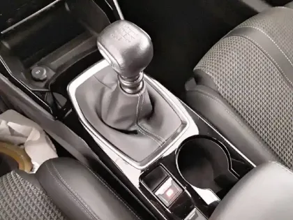 Photo 13 Peugeot 2008  PureTech 130 S&S BVM6