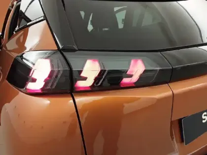 Photo 16 Peugeot 2008  PureTech 130 S&S BVM6