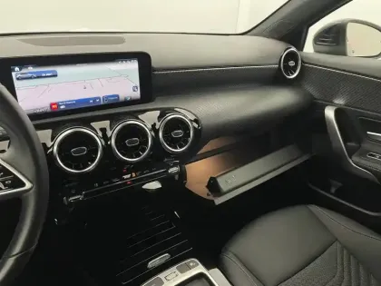 Photo 42 Mercedes Classe A  180 d 8G-DCT