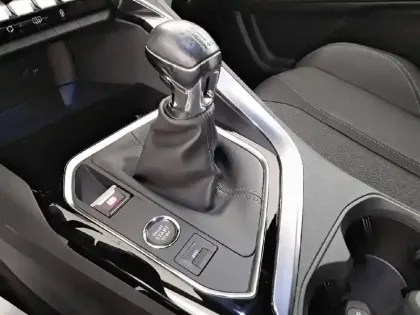 Photo 13 Peugeot 3008  PureTech 130ch S&S BVM6