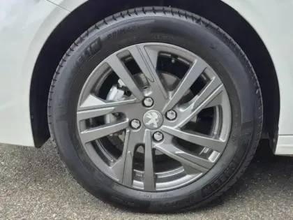 Photo 4 Peugeot 208  e- 136ch Style