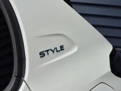 Photo 7 Peugeot 208  e- 136ch Style