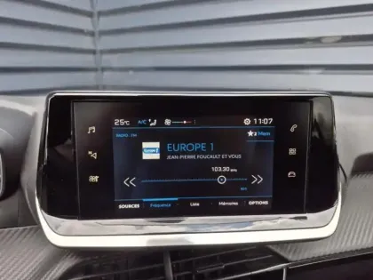 Photo 14 Peugeot 208  e- 136ch Style