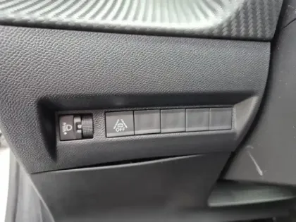 Photo 9 Peugeot 208  e- 136ch Style