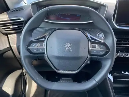 Photo 13 Peugeot 208  e- 136ch Allure Pack