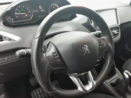 Photo 8 Peugeot 208  PureTech 82ch S&S BVM5