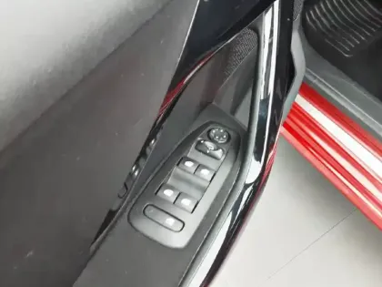 Photo 17 Peugeot 208  PureTech 82ch S&S BVM5