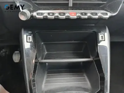 Photo 41 Peugeot 208  PureTech 75 S&S BVM5